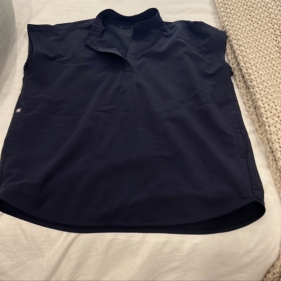 Figs Rafaela Scrub Top in quiet navy, XS - Picture 1 of 3